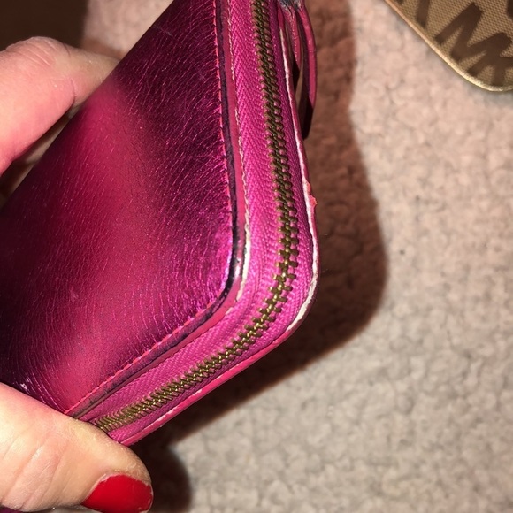 Marc Jacobs hot pink metallic zip wallet fits most iPhones - Picture 14 of 16